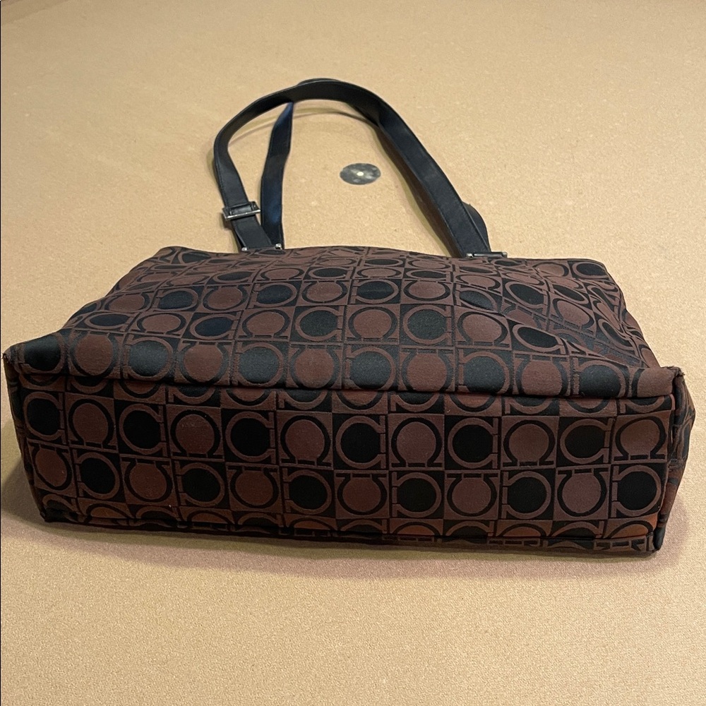 Vintage Salvatore Ferragamo bag fair condition - Picture 5 of 16
